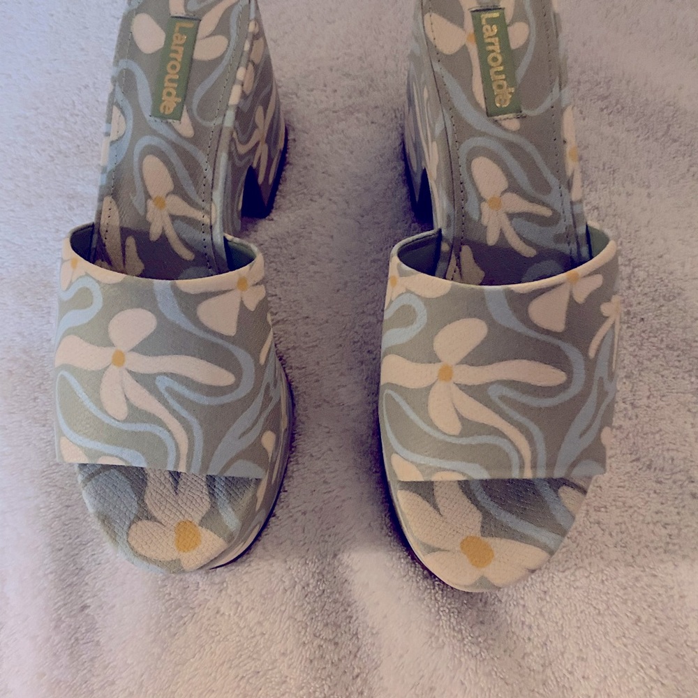 Larroude platform slides size 6.5, never worn